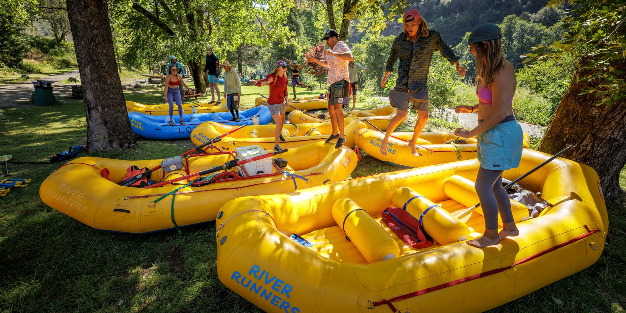 Guides testing the raft inflation